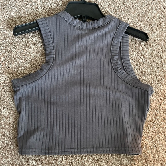 Ribbed Crew Neck Crop Tank Top - Picture 7 of 7